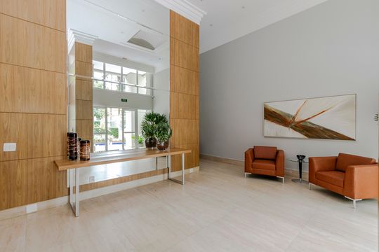 Apartamento mobiliado com 3 quartos, closet e varanda na Cidade Monções. Oportunidades de compra. — Hall de Entrada