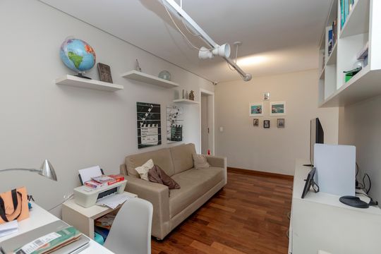 Apartamento mobiliado com 3 quartos, closet e varanda na Cidade Monções. Oportunidades de compra. — Sala 2