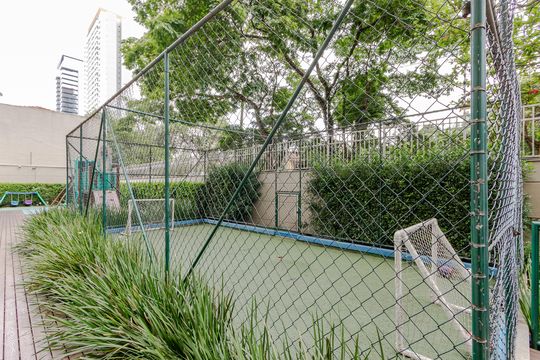 Apartamento mobiliado com 3 quartos, closet e varanda na Cidade Monções. Oportunidades de compra. — Quadra