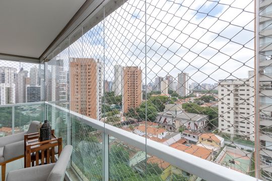 Apartamento mobiliado com 3 quartos, closet e varanda na Cidade Monções. Oportunidades de compra. — Varanda