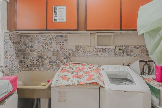 Comprar casa com 3 quartos, jardim e permite animais. — Área de Serviço