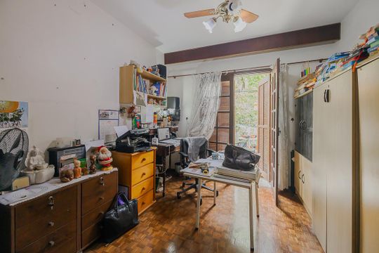 Comprar casa com 3 quartos, jardim e permite animais. — Quarto 2