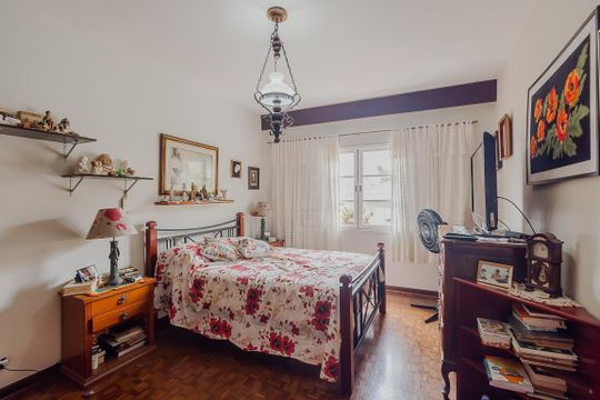 Comprar casa com 3 quartos, jardim e permite animais. — Suíte