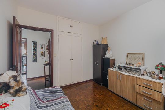 Comprar casa com 3 quartos, jardim e permite animais. — Quarto 1