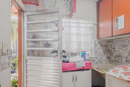 Comprar casa com 3 quartos, jardim e permite animais. — Área de Serviço