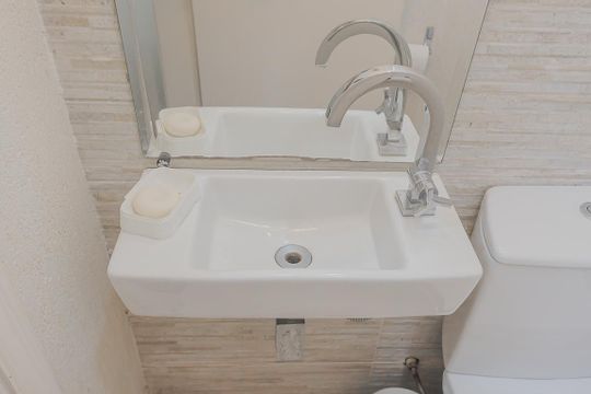 Comprar casa com 3 quartos, jardim e permite animais. — Lavabo