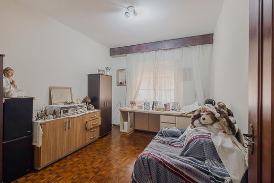 Comprar casa com 3 quartos, jardim e permite animais. — Quarto 1