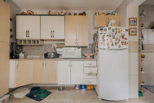 Comprar casa com 3 quartos, jardim e permite animais. — Cozinha