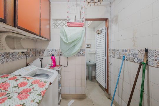 Comprar casa com 3 quartos, jardim e permite animais. — Área de Serviço
