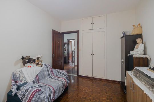 Comprar casa com 3 quartos, jardim e permite animais. — Quarto 1