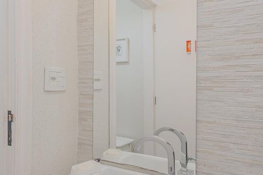 Comprar casa com 3 quartos, jardim e permite animais. — Lavabo