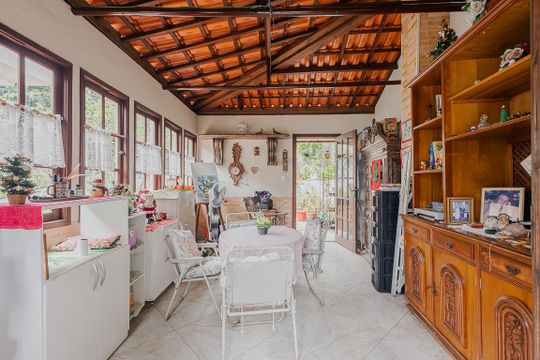 Comprar casa com 3 quartos, jardim e permite animais. — Terraço