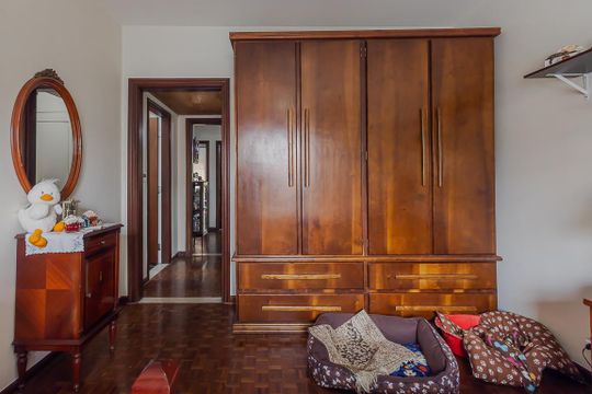 Comprar casa com 3 quartos, jardim e permite animais. — Suíte