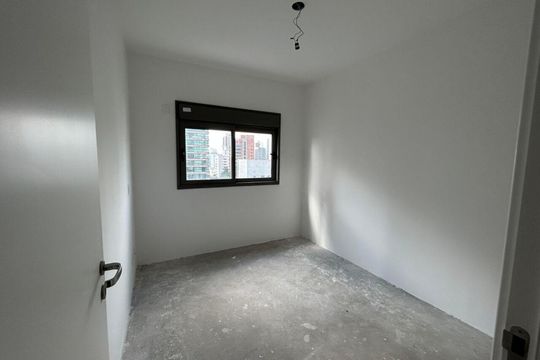 Apartamento mobiliado com 3 quartos, varanda e piscina no condomínio. Excelente compra! — foto 6