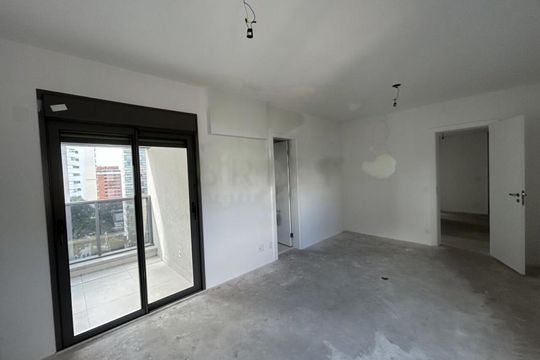 Apartamento mobiliado com 3 quartos, varanda e piscina no condomínio. Excelente compra! — foto 3
