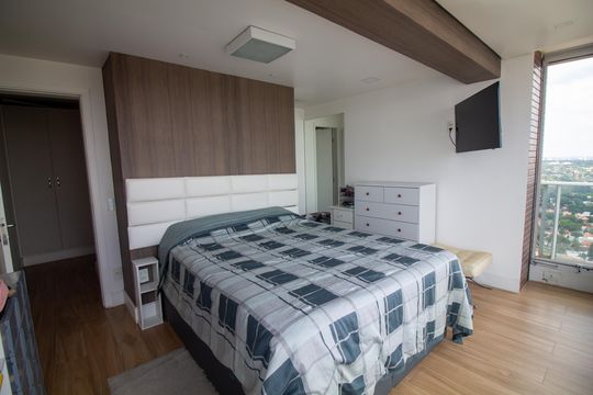 Compra apartamento mobiliado com varanda, 2 suítes em 2 quartos. — Suíte 1