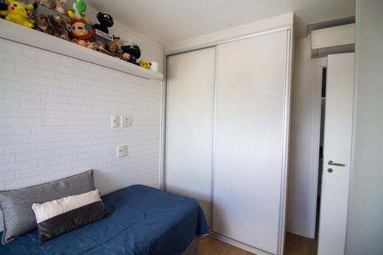 Compra apartamento mobiliado com varanda, 2 suítes em 2 quartos. — Suíte 2