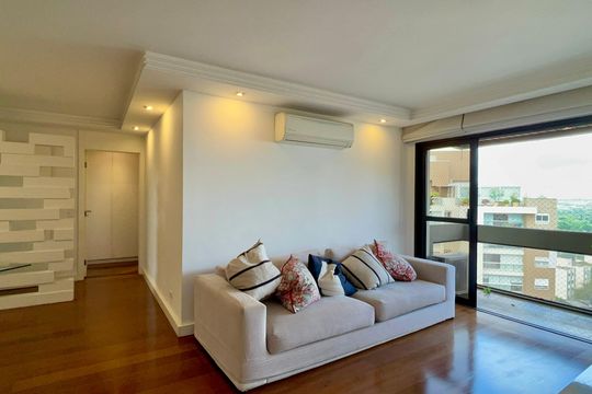 Apartamento mobiliado com 3 quartos e closet, churrasqueira e piscina no condomínio. Ideal para comprar. — foto 1