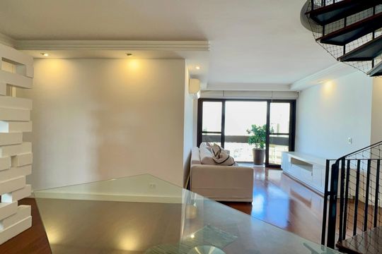 Apartamento mobiliado com 3 quartos e closet, churrasqueira e piscina no condomínio. Ideal para comprar. — Sala de Jantar