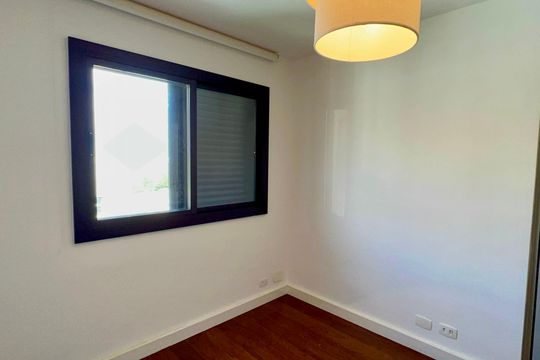 Apartamento mobiliado com 3 quartos e closet, churrasqueira e piscina no condomínio. Ideal para comprar. — Quarto 2