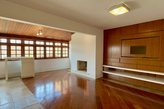Apartamento mobiliado com 3 quartos e closet, churrasqueira e piscina no condomínio. Ideal para comprar. — Cobertura