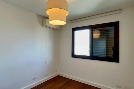 Apartamento mobiliado com 3 quartos e closet, churrasqueira e piscina no condomínio. Ideal para comprar. — Quarto 2
