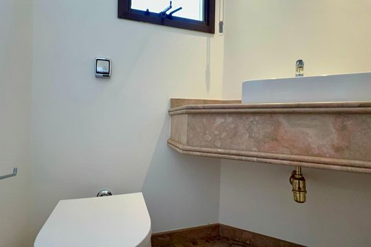 Apartamento mobiliado com 3 quartos e closet, churrasqueira e piscina no condomínio. Ideal para comprar. — Lavanderia