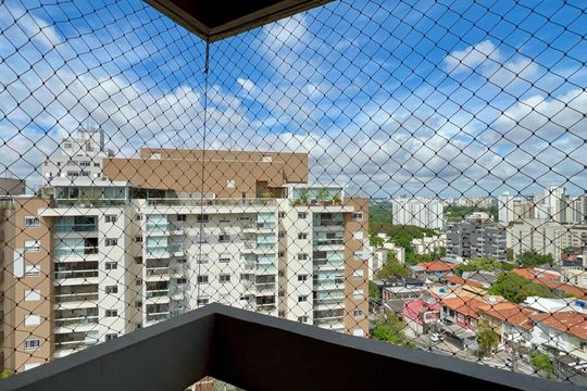 Apartamento mobiliado com 3 quartos e closet, churrasqueira e piscina no condomínio. Ideal para comprar. — Varanda