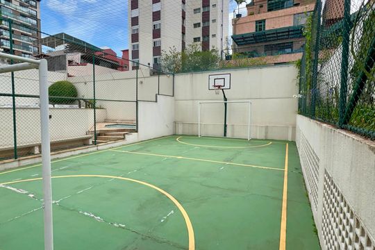 Apartamento mobiliado com 3 quartos e closet, churrasqueira e piscina no condomínio. Ideal para comprar. — Quadra
