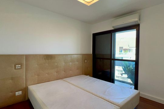 Apartamento mobiliado com 3 quartos e closet, churrasqueira e piscina no condomínio. Ideal para comprar. — Suite 
