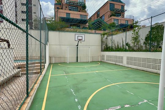 Apartamento mobiliado com 3 quartos e closet, churrasqueira e piscina no condomínio. Ideal para comprar. — Quadra