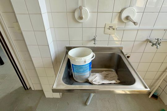Apartamento mobiliado com 3 quartos e closet, churrasqueira e piscina no condomínio. Ideal para comprar. — Área de Serviço
