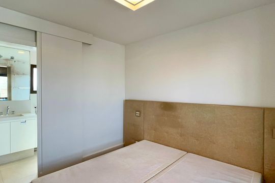 Apartamento mobiliado com 3 quartos e closet, churrasqueira e piscina no condomínio. Ideal para comprar. — Suite