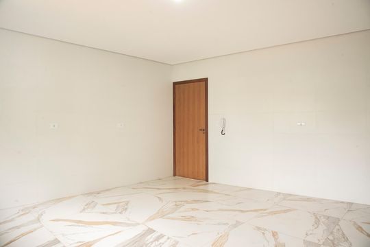 Casa com 3 quartos e varanda. Churrasqueira no condomínio. Ideal para comprar. — Cozinha