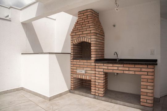 Casa com 3 quartos e varanda. Churrasqueira no condomínio. Ideal para comprar. — Área de lazer - Churrasqueira