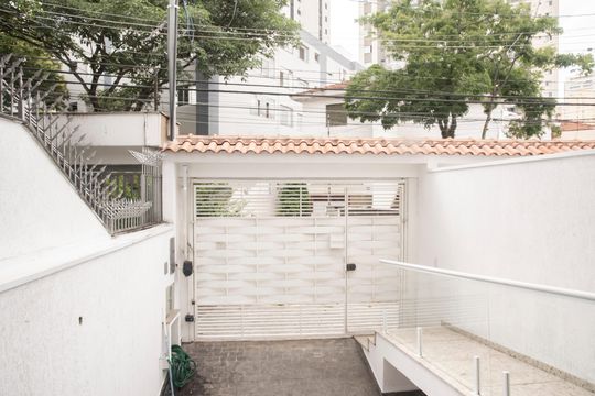 Casa com 3 quartos e varanda. Churrasqueira no condomínio. Ideal para comprar. — Vista da Sala