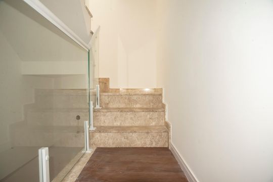 Casa com 3 quartos e varanda. Churrasqueira no condomínio. Ideal para comprar. — Acesso à cobertura/Área de lazer