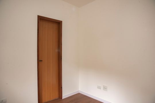 Casa com 3 quartos e varanda. Churrasqueira no condomínio. Ideal para comprar. — Suíte 3