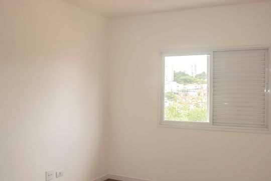 Casa com 3 quartos e varanda. Churrasqueira no condomínio. Ideal para comprar. — Suíte 1