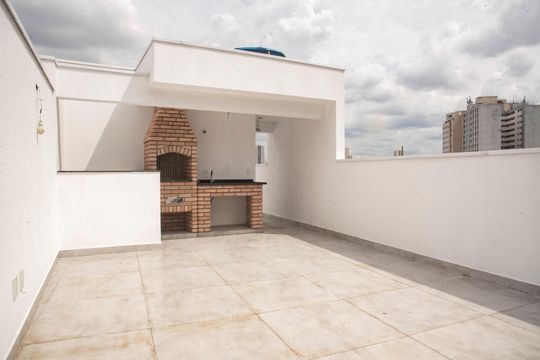 Casa com 3 quartos e varanda. Churrasqueira no condomínio. Ideal para comprar. — Área de lazer - Churrasqueira