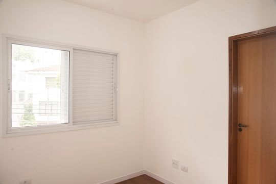 Casa com 3 quartos e varanda. Churrasqueira no condomínio. Ideal para comprar. — Suíte 3