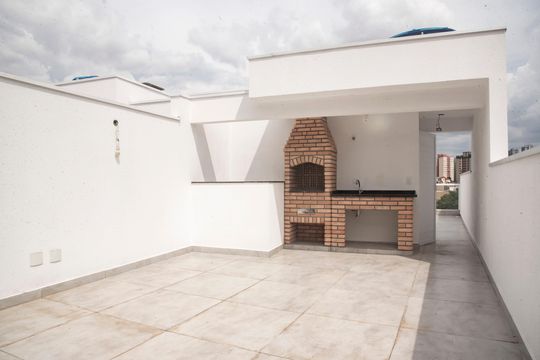 Casa com 3 quartos e varanda. Churrasqueira no condomínio. Ideal para comprar. — Área de lazer - Churrasqueira