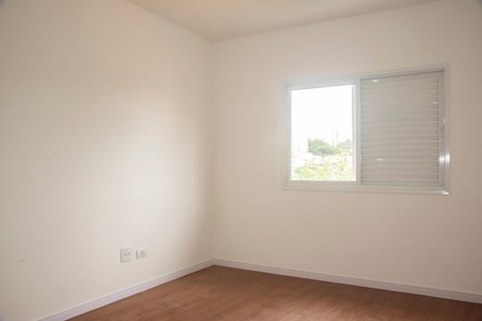 Casa com 3 quartos e varanda. Churrasqueira no condomínio. Ideal para comprar. — Suíte 1