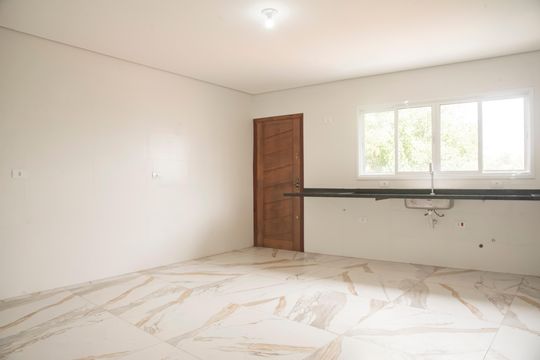 Casa com 3 quartos e varanda. Churrasqueira no condomínio. Ideal para comprar. — Cozinha