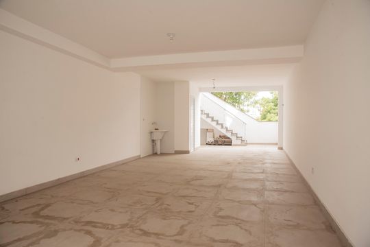 Casa com 3 quartos e varanda. Churrasqueira no condomínio. Ideal para comprar. — Garagem/Área de serviço