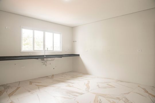 Casa com 3 quartos e varanda. Churrasqueira no condomínio. Ideal para comprar. — Cozinha