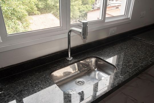 Casa com 3 quartos e varanda. Churrasqueira no condomínio. Ideal para comprar. — Cozinha