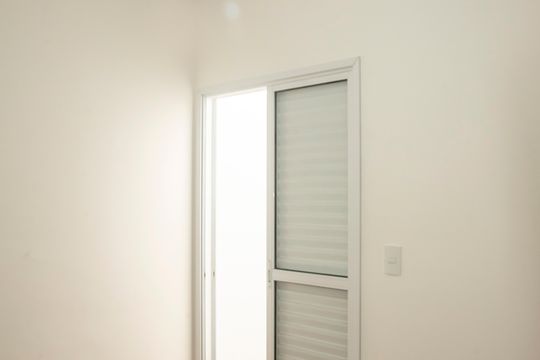 Casa com 3 quartos e varanda. Churrasqueira no condomínio. Ideal para comprar. — Suíte 2
