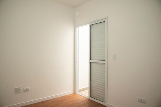 Casa com 3 quartos e varanda. Churrasqueira no condomínio. Ideal para comprar. — Suíte 2