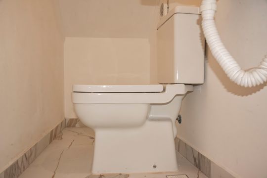 Casa com 3 quartos e varanda. Churrasqueira no condomínio. Ideal para comprar. — Lavabo